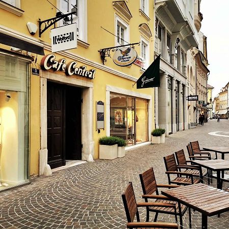 Ferienwohnung Himmelberg 80M2 In Der Altstadt Und Toll Fuer Familien Klagenfurt am Woerthersee Dış mekan fotoğraf